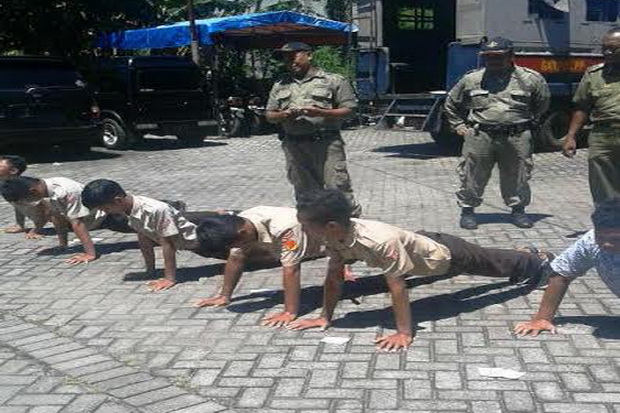 Bolos Sekolah, 8 Pelajar Dihukum Push Up