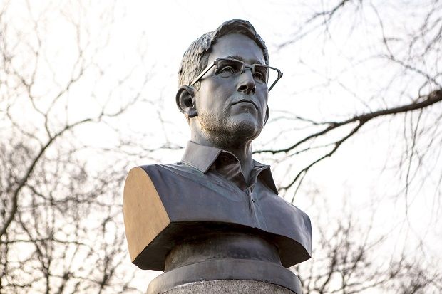 Patung Snowden Mendadak Muncul di Taman New York