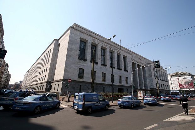 Gedung Pengadilan Diserang, Milan Mencekam