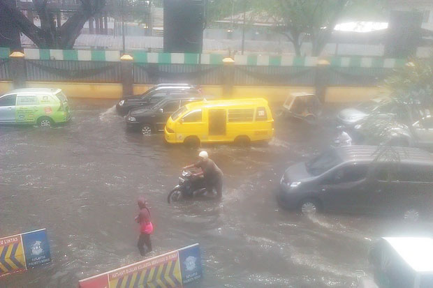 Jalan Stasiun KA Selalu Banjir