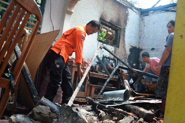 Akibat Arus Pendek Listrik, Satu Rumah Terbakar