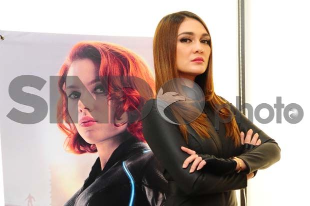 Luna Maya Menjadi Ambassador Black Widow Indonesia