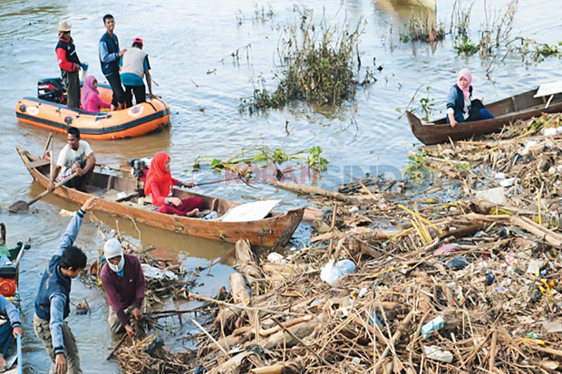 Sampah Sungai Juwana Dibersihkan