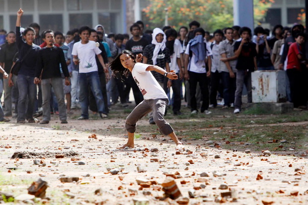 Bubarkan Tawuran Mahasiswa, Polisi Sita Senjata Rakitan