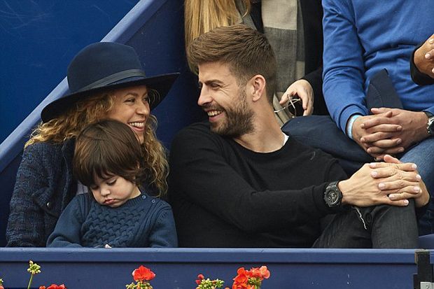 Pique dan Shakira Ciuman, Milan Kecolongan