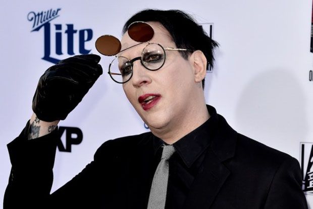 Lawan Pembajakan, Marilyn Manson Pakai Cakram PS1
