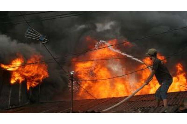 Kompor Gas Meledak, Tiga Rumah Terbakar