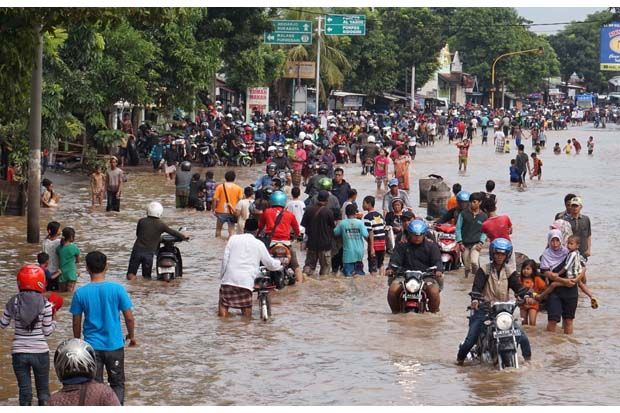 Banjir Lumpuhkan Jalur Pantura di Pasuruan 10 Jam
