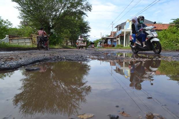 Jalur Alternatif Mudik di Tegal Rusak Parah