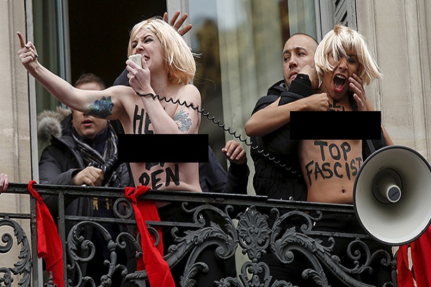 Para Aktivis Topless Hebohkan May Day di Paris