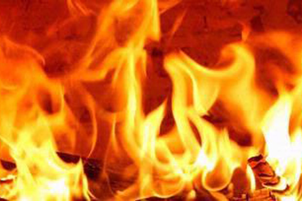 Api Lilin Hanguskan 16 Rumah Warga di Pontianak