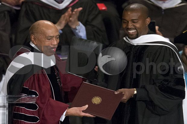 Drop Out Kuliah, Kanye West Raih Gelar Doktor