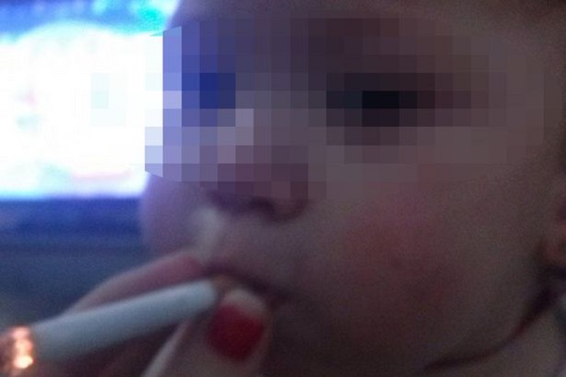 Foto Bayi Merokok Gegerkan Netizen Spanyol