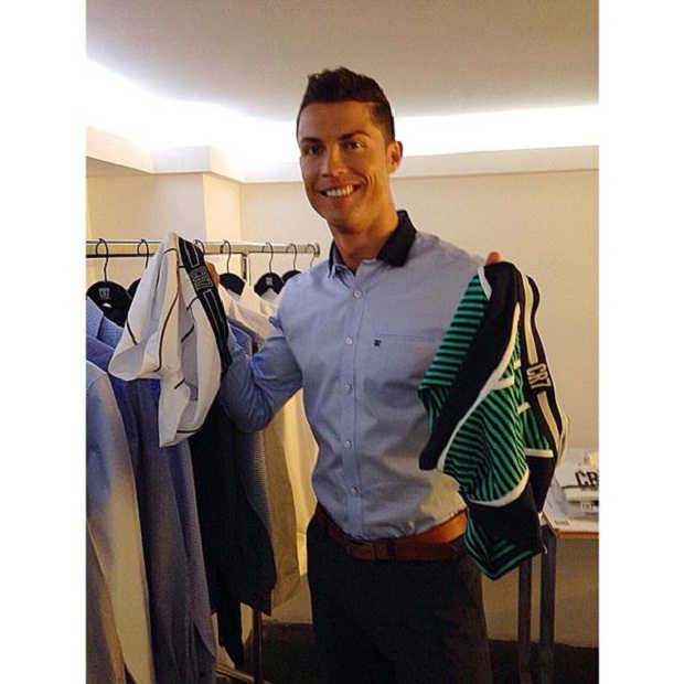 Cristiano Ronaldo Minta Fans Pilihkan Celana Dalam