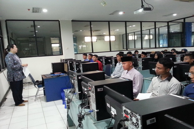 Pengabdian Masyarakat, UBL Beri Pelatihan Internet Gratis