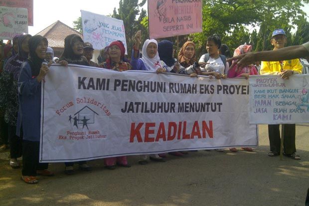 Kantor Waduk Jatiluhur Dikepung Nenek dan Kakek