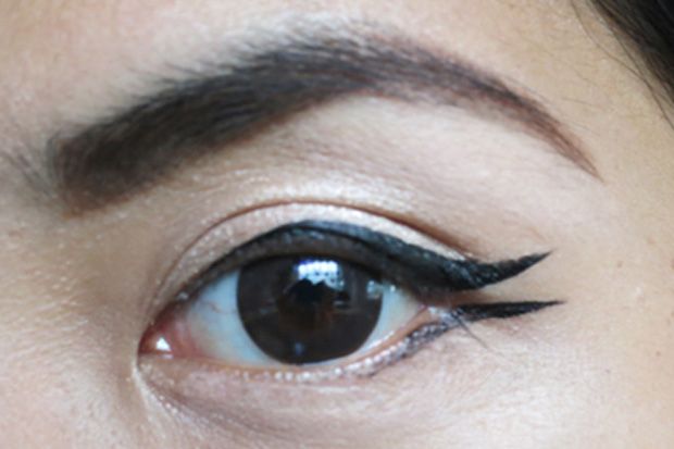 Cara Menggunakan Eyeliner di Bawah Mata