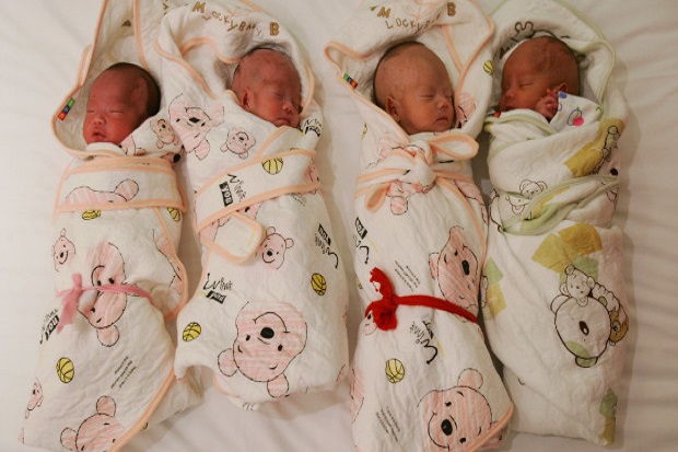 Sudah Punya 13 Anak, Ibu 65 Tahun Lahirkan 4 Bayi Kembar