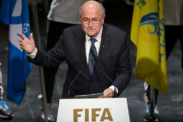 Blatter Tak Gubris Seruan Mundur