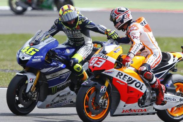 Rossi dan Marquez Terpental ke Urutan Belakang