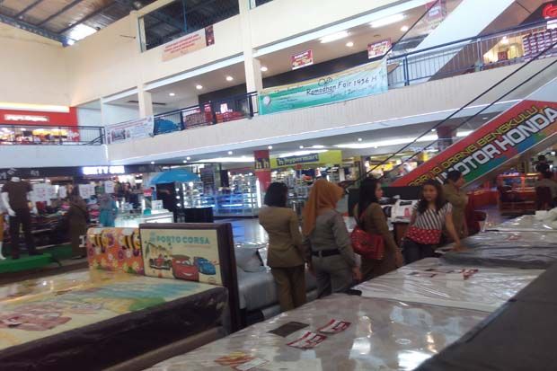 Jam Kerja, PNS dan Pol PP Berkeliaran di Mall