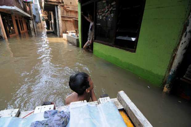 Tanggul Jebol, Ribuan Rumah Terendam Banjir
