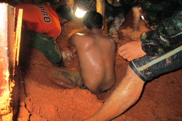 Korban Penambang Emas di Pulau Barambai Dimakamkan