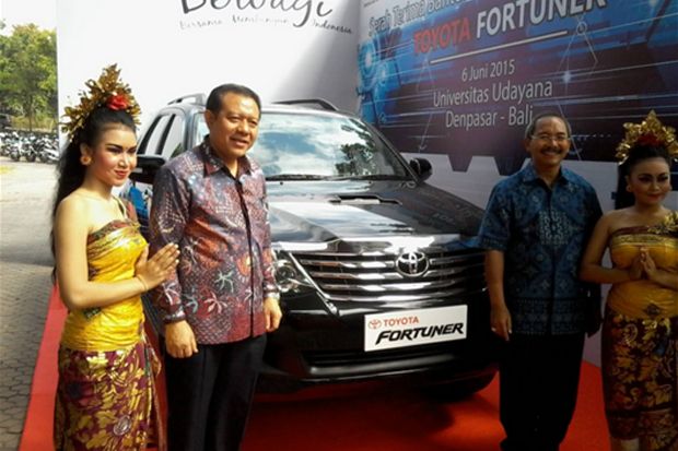 Toyota Indonesia Serahkan Fortuner Gratis untuk Udayana