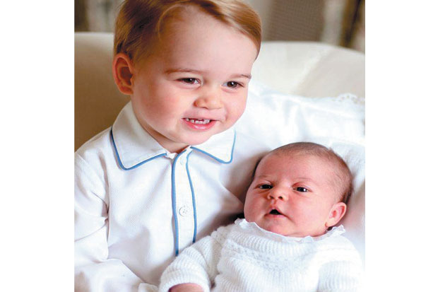 Foto Pangeran George bersama Putri Charlotte Dirilis