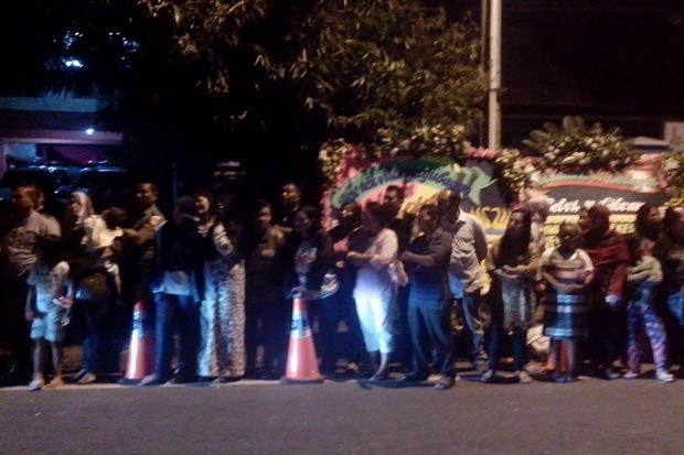 Jokowi Mantu, Ribuan Warga Padati Jalan Letjen Suprapto
