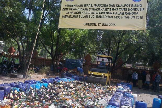 Polres Cirebon Musnahkan Miras dan Knalpot Bising