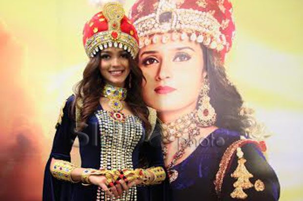 Melayu Nicole Deg-degan Jadi Ikon Razia Sultan