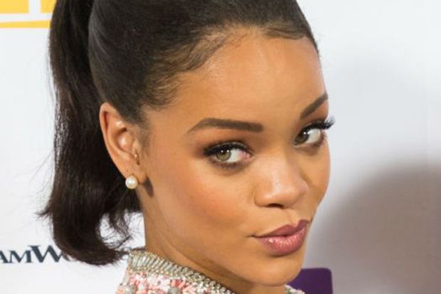 Koleksi Tato, Rihanna Buat Bisnis Tato Temporer