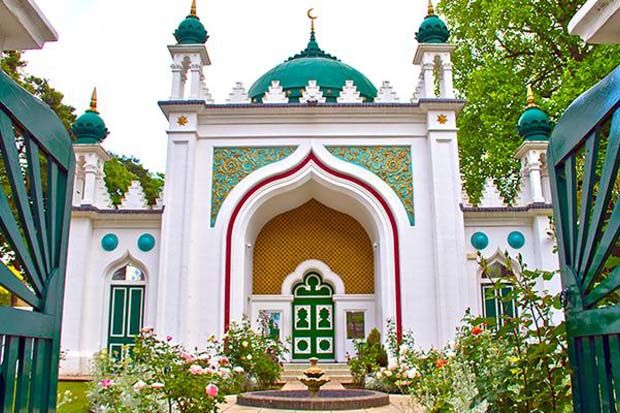 Shah Jahan, Masjid Cantik dan Tertua di Inggris