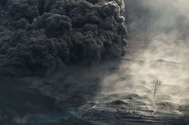 Awan Panas 15 Kali Meluncur dari Kawah Sinabung