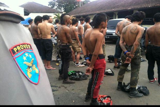 Ditangkap Polisi, 240 Preman di Bandung Diminta Pensiun