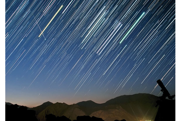 Hujan Meteor Buatan Segera Hiasi Langit Malam