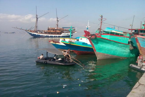 Warga Pamekasan Pilih Mudik Pakai Perahu Nelayan