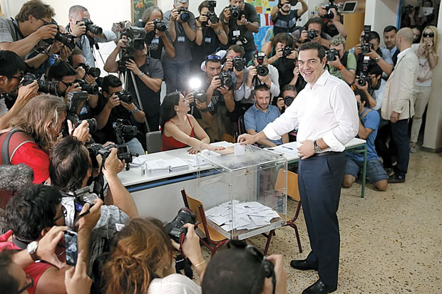Referendum Yunani Berlangsung Ketat