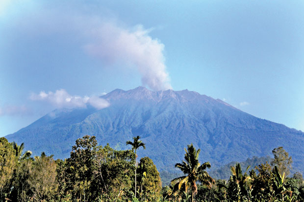 Gunung Raung Siaga, BNPB dan Pemda Gelar Rakor