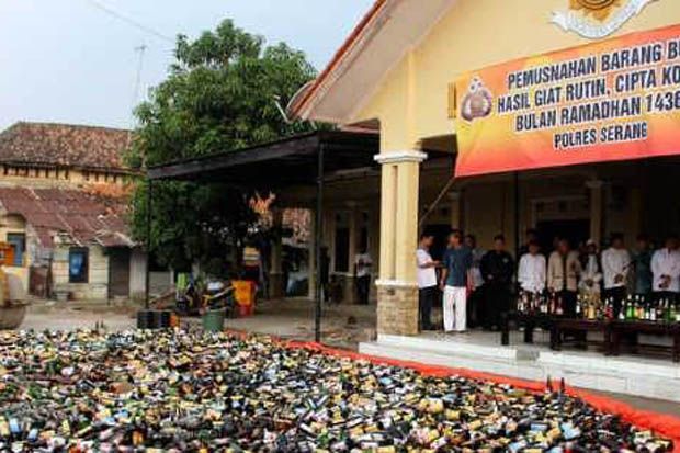 Polres Serang Musnahkan 7.000 Botol Miras