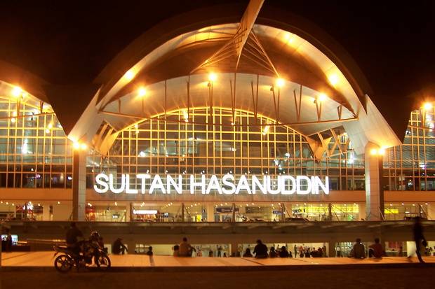 Ratusan Penumpang Terlantar di Bandara Sultan Hasanuddin