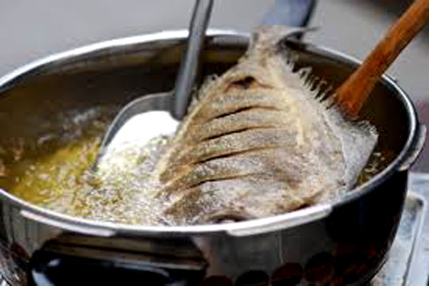 Menggoreng Ikan