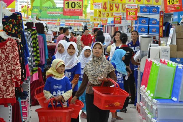 Ratusan Kaum Dhuafa Belanja Gratis di Carrefour