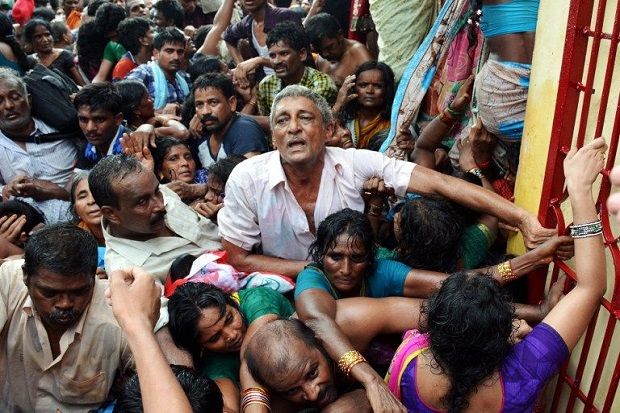 Ritual di Sungai India, Puluhan Orang Tewas Terinjak-injak