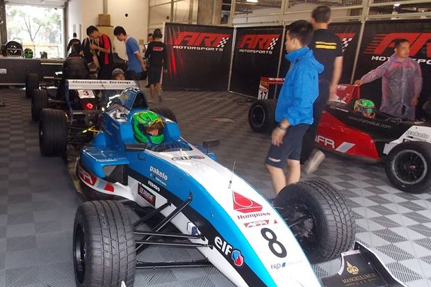 Pembalap Indonesia Kejutkan Seri Keempat Asia Formula Renault