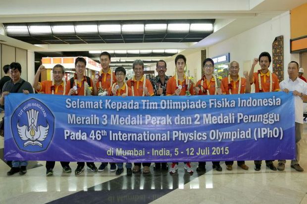 Tim Fisika Indonesia Raih 5 Medali di IPhO India