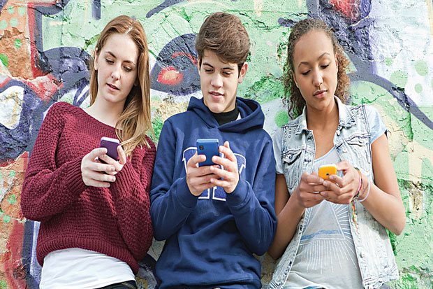 Smartphone Ganggu Waktu Belajar Siswa