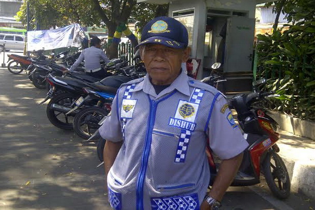 Petugas Dishub Kota Bandung Koman Saputra Mendadak Ngetop