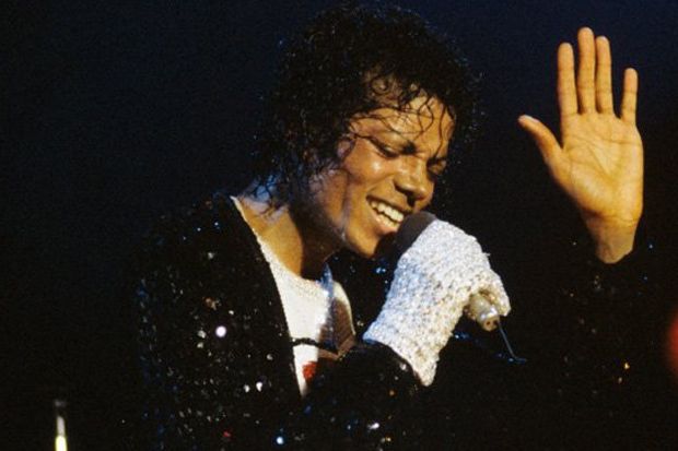 Sarung Tangan Michael Jackson Dilelang Rp269 Juta